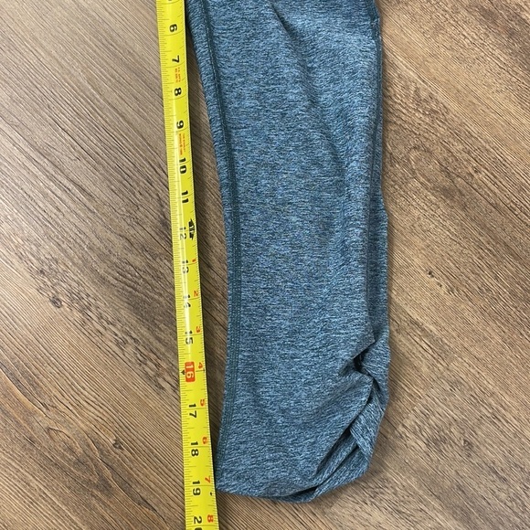 The North Face Women’s Heathered Turquoise Ruched Crop Leggings, size small - Picture 6 of 10